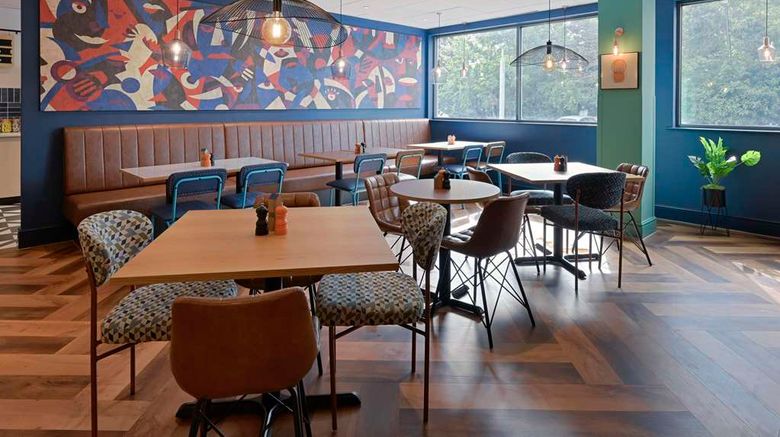 <b>Travelodge Luton Restaurant</b>. Images powered by <a href="https://iceportal.shijigroup.com/" title="IcePortal" target="_blank">IcePortal</a>.