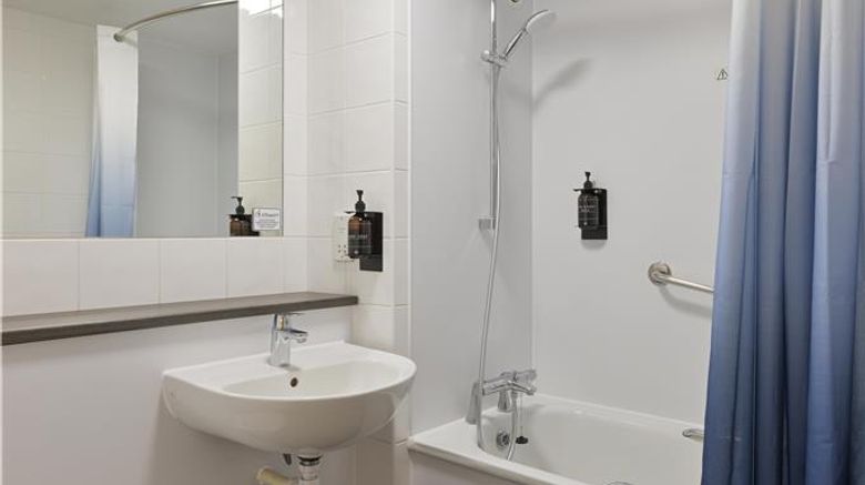 <b>Travelodge Lutterworth Room</b>. Images powered by <a href="https://iceportal.shijigroup.com/" title="IcePortal" target="_blank">IcePortal</a>.