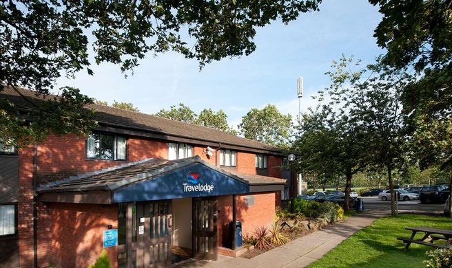 Travelodge Macclesfield Adlington Exterior