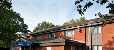Travelodge Macclesfield Adlington Exterior