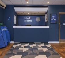Travelodge Macclesfield Central Lobby