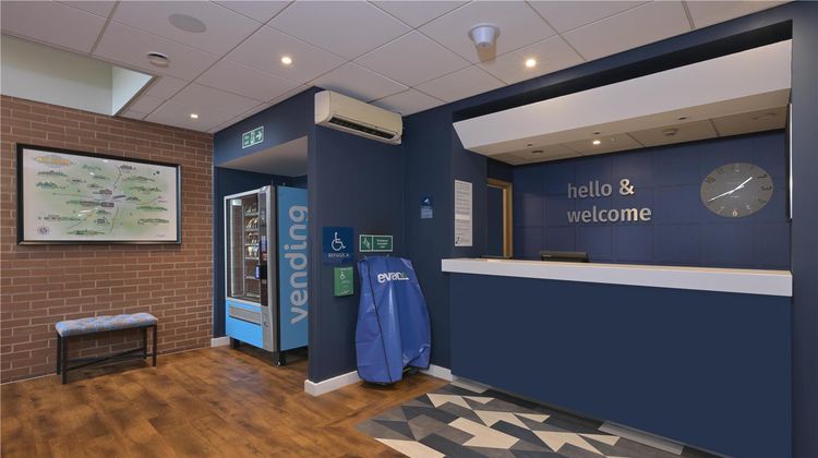 Travelodge Macclesfield Central Lobby