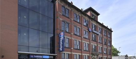 Travelodge Macclesfield Central Exterior