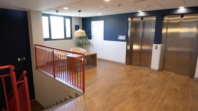 <b>Travelodge Madrid Alcala Lobby</b>. Images powered by <a href="https://iceportal.shijigroup.com/" title="IcePortal" target="_blank">IcePortal</a>.