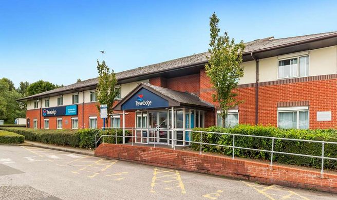 Travelodge Manchester Birch M62 Westboun Exterior