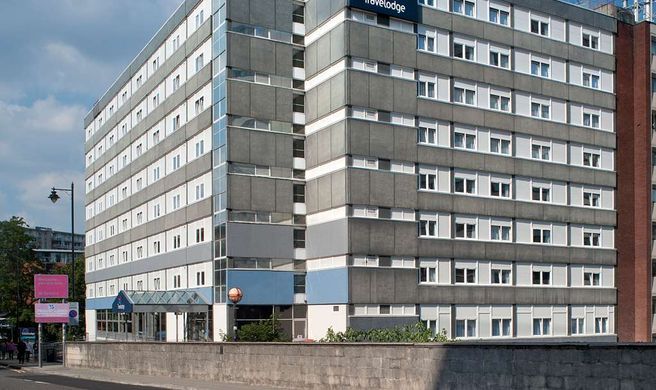 Travelodge Manchester Central Exterior