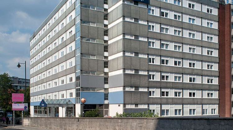 Travelodge Manchester Central Exterior