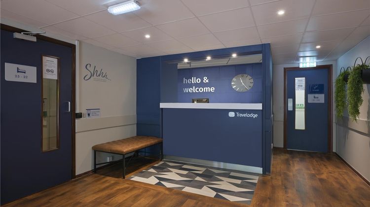 Travelodge Medway M2 Lobby