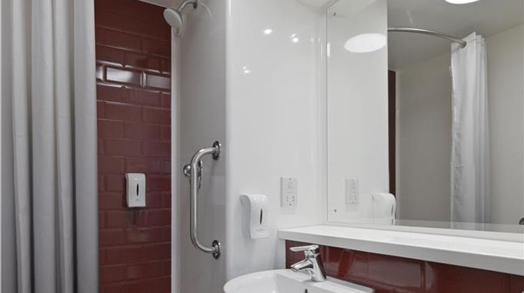 Travelodge Newbury London Road Room