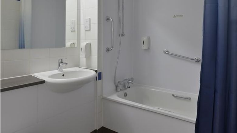 <b>Travelodge Newbury Tot Hill Room</b>. Images powered by <a href="https://iceportal.shijigroup.com/" title="IcePortal" target="_blank">IcePortal</a>.