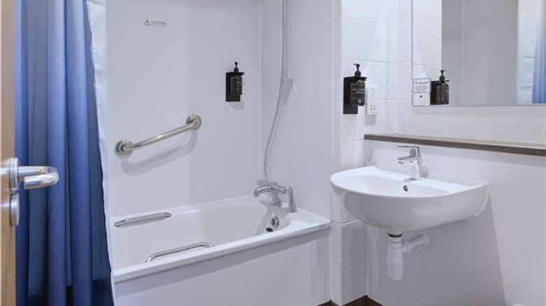 <b>Travelodge Pembroke Dock Room</b>. Images powered by <a href="https://iceportal.shijigroup.com/" title="IcePortal" target="_blank">IcePortal</a>.