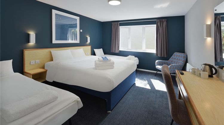 Travelodge Reading Whitley Room