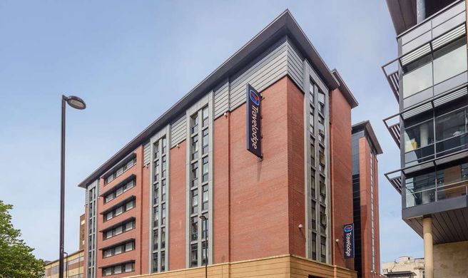Travelodge Sheffield Central Exterior