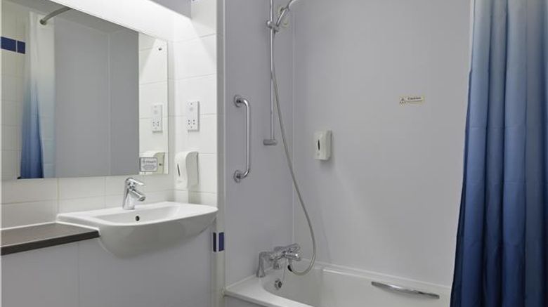 <b>Travelodge St. Clears Carmarthen Room</b>. Images powered by <a href="https://iceportal.shijigroup.com/" title="IcePortal" target="_blank">IcePortal</a>.