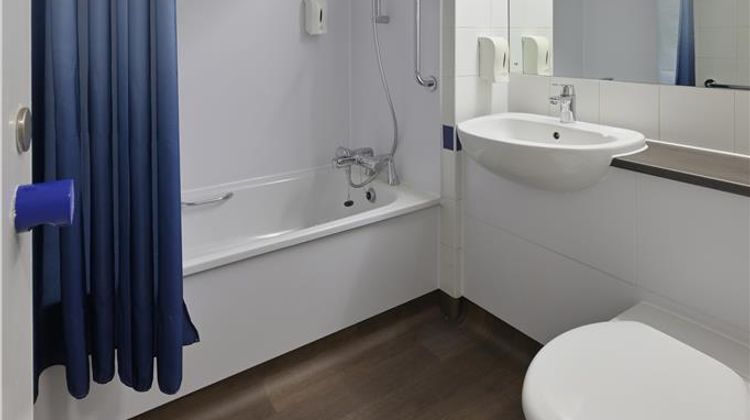Travelodge Stonehouse Room