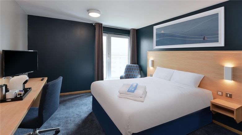 <b>Travelodge Swansea Central Room</b>. Images powered by <a href="https://iceportal.shijigroup.com/" title="IcePortal" target="_blank">IcePortal</a>.