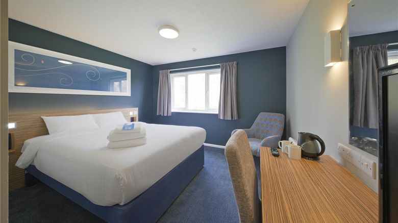 <b>Travelodge Swansea M4 Room</b>. Images powered by <a href="https://iceportal.shijigroup.com/" title="IcePortal" target="_blank">IcePortal</a>.