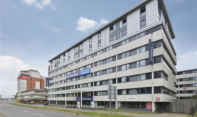 Travelodge Swindon Central Exterior
