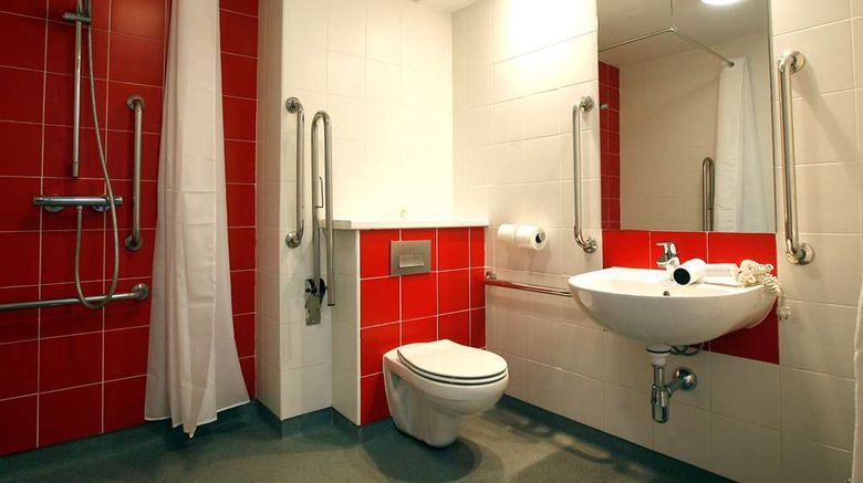 <b>Travelodge Valencia Aeropuerto Hotel Room</b>. Images powered by <a href="https://iceportal.shijigroup.com/" title="IcePortal" target="_blank">IcePortal</a>.
