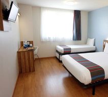 Travelodge Valencia Aeropuerto Hotel Room