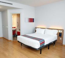 Travelodge Valencia Aeropuerto Hotel Room