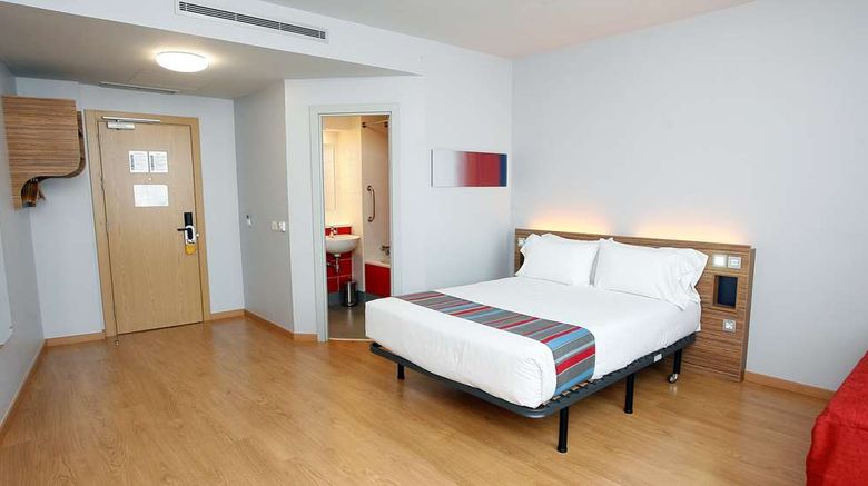 <b>Travelodge Valencia Aeropuerto Hotel Room</b>. Images powered by <a href="https://iceportal.shijigroup.com/" title="IcePortal" target="_blank">IcePortal</a>.
