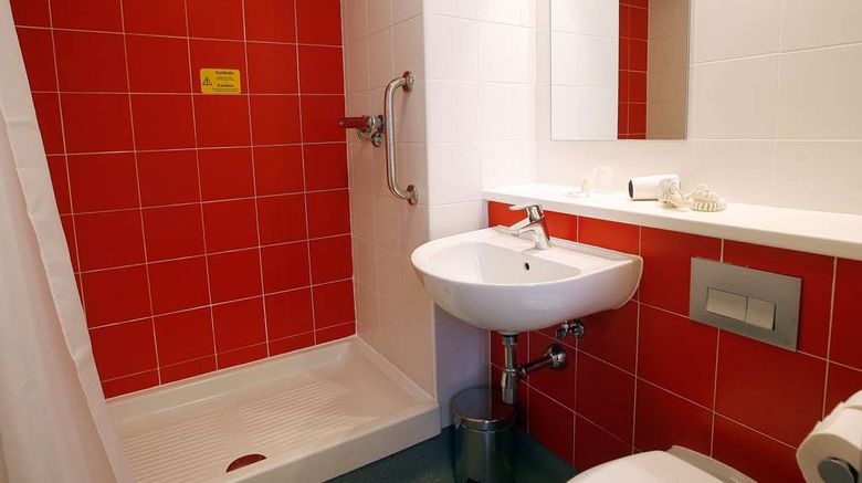 <b>Travelodge Valencia Aeropuerto Hotel Room</b>. Images powered by <a href="https://iceportal.shijigroup.com/" title="IcePortal" target="_blank">IcePortal</a>.