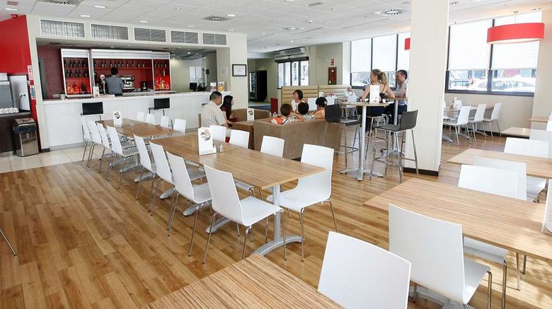 <b>Travelodge Valencia Aeropuerto Hotel Restaurant</b>. Images powered by <a href="https://iceportal.shijigroup.com/" title="IcePortal" target="_blank">IcePortal</a>.
