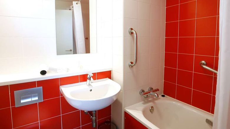 <b>Travelodge Valencia Aeropuerto Hotel Room</b>. Images powered by <a href="https://iceportal.shijigroup.com/" title="IcePortal" target="_blank">IcePortal</a>.