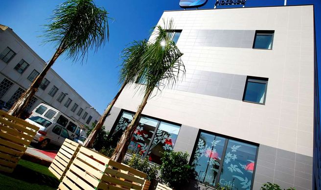 Travelodge Valencia Aeropuerto Hotel Exterior