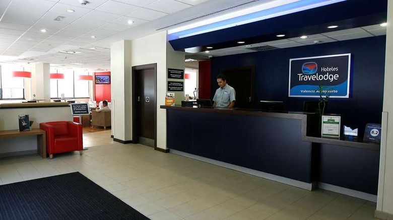 <b>Travelodge Valencia Aeropuerto Hotel Lobby</b>. Images powered by <a href="https://iceportal.shijigroup.com/" title="IcePortal" target="_blank">IcePortal</a>.
