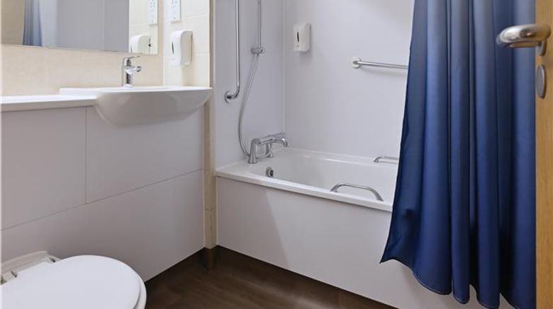 <b>Travelodge Wakefield Woolley Edge North Room</b>. Images powered by <a href="https://iceportal.shijigroup.com/" title="IcePortal" target="_blank">IcePortal</a>.