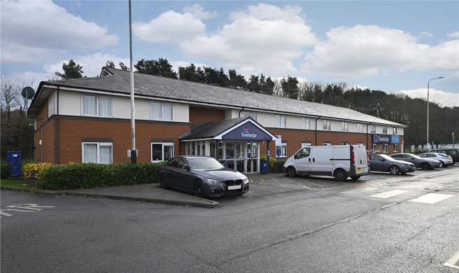 Travelodge Wakefield Woolley Edge South Exterior