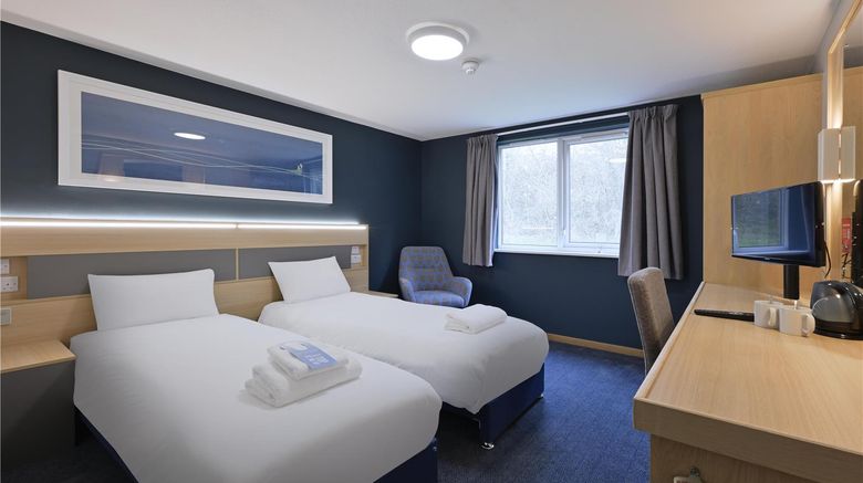 <b>Travelodge Wakefield Woolley Edge South Room</b>. Images powered by <a href="https://iceportal.shijigroup.com/" title="IcePortal" target="_blank">IcePortal</a>.