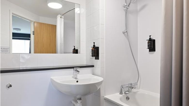 <b>Travelodge Warminster Hotel Room</b>. Images powered by <a href="https://iceportal.shijigroup.com/" title="IcePortal" target="_blank">IcePortal</a>.