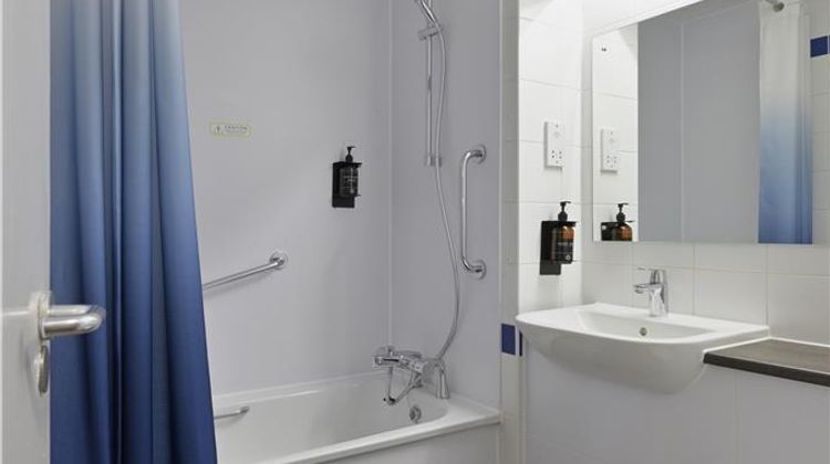 Travelodge Warrington Room
