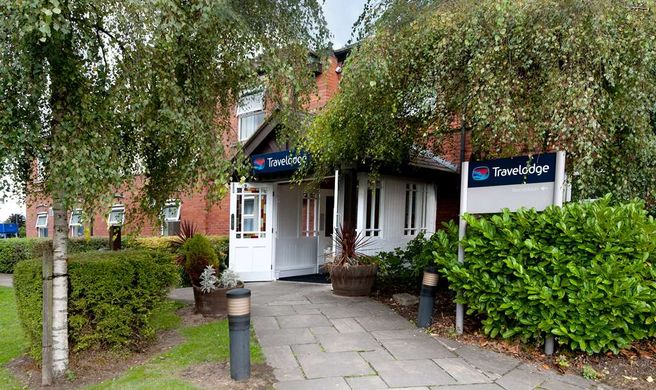 Travelodge Warrington Lowton Exterior