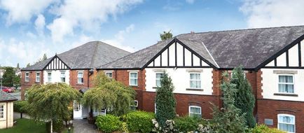 Travelodge Warrington Lowton Exterior