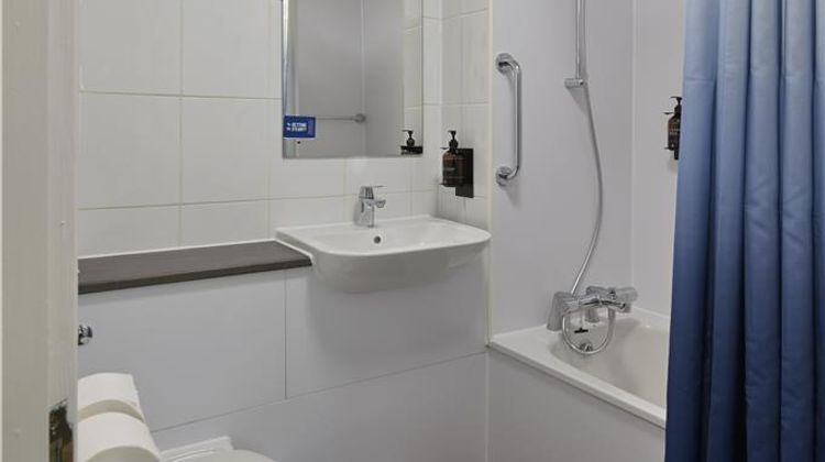 Travelodge Warrington Lowton Room