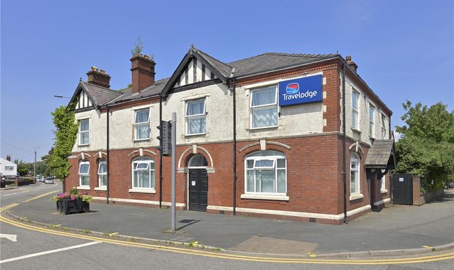 Travelodge Warrington Lowton Exterior