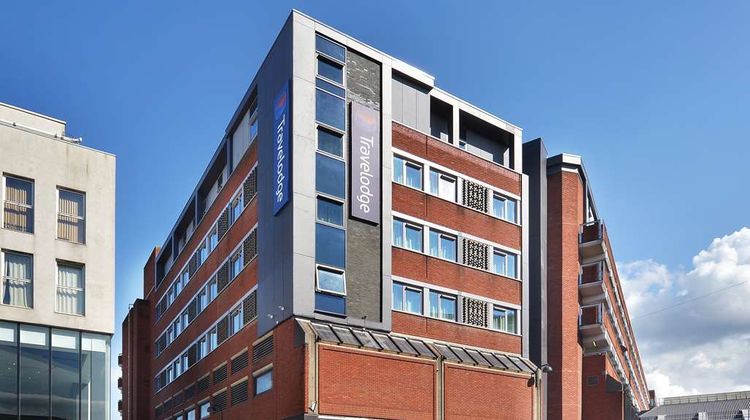 Travelodge London Wood Green Exterior