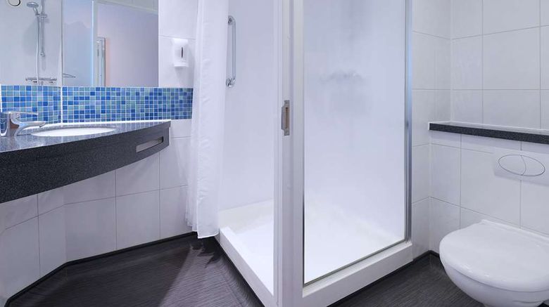 <b>Travelodge Liverpool John Lennon Airport Room</b>. Images powered by <a href="https://iceportal.shijigroup.com/" title="IcePortal" target="_blank">IcePortal</a>.