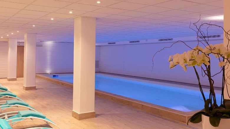 <b>Best Western Plus Hotel Escapade Senlis Pool</b>. Images powered by <a href="https://iceportal.shijigroup.com/" title="IcePortal" target="_blank">IcePortal</a>.