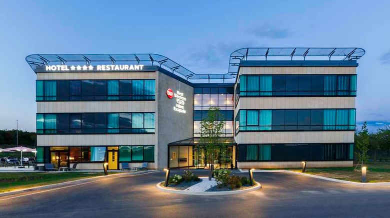 Best Western Plus Hotel Escapade Senlis Exterior. Images powered by <a href="https://iceportal.shijigroup.com" target="_blank" rel="noopener">Ice Portal</a>.
