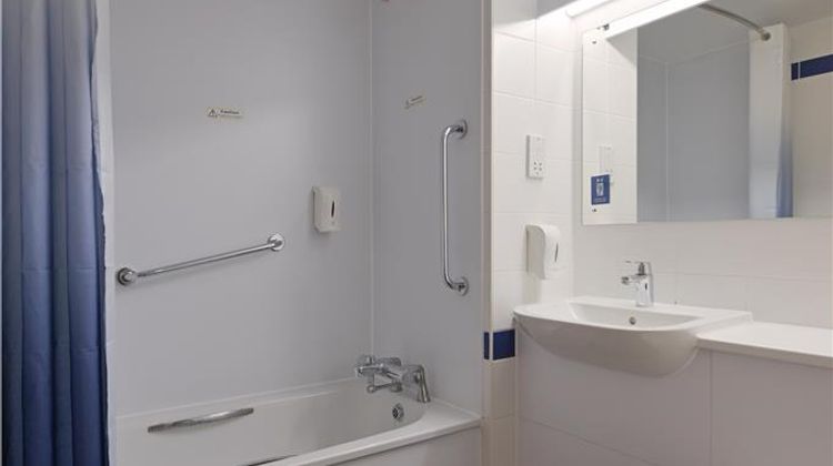 Travelodge Staines Hotel Room
