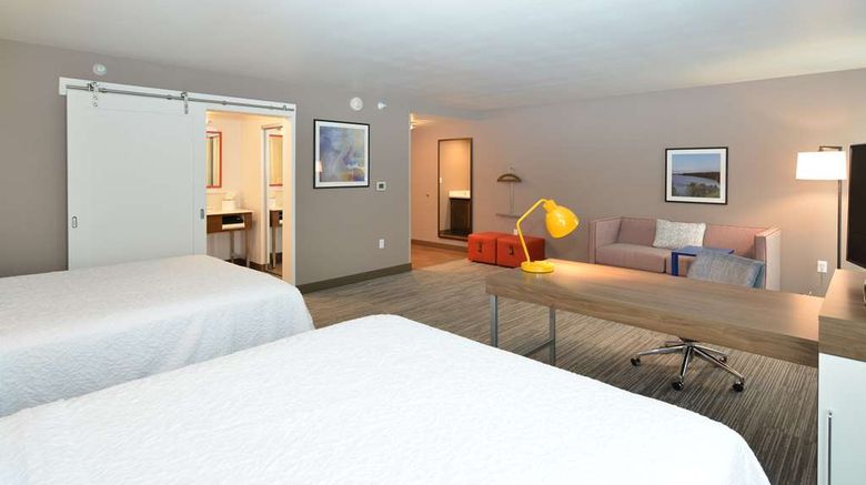 <b>Hampton Inn & Suites Menomonie Room</b>. Images powered by <a href="https://iceportal.shijigroup.com/" title="IcePortal" target="_blank">IcePortal</a>.
