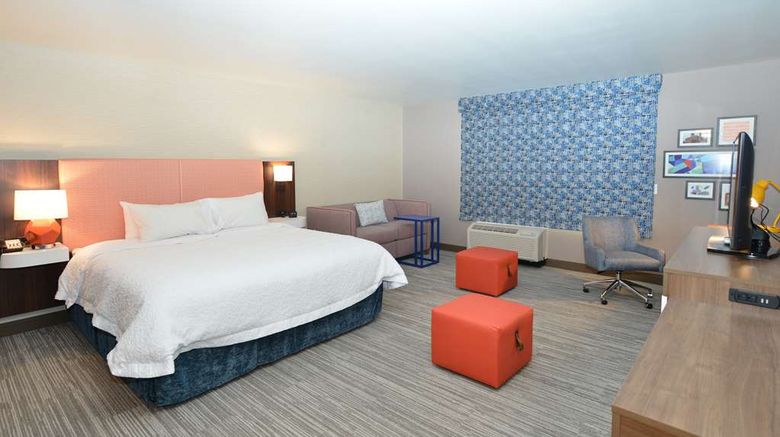 <b>Hampton Inn & Suites Menomonie Room</b>. Images powered by <a href="https://iceportal.shijigroup.com/" title="IcePortal" target="_blank">IcePortal</a>.