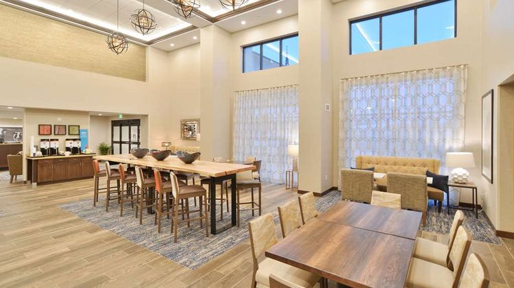 Hampton Inn & Suites Menomonie Lobby