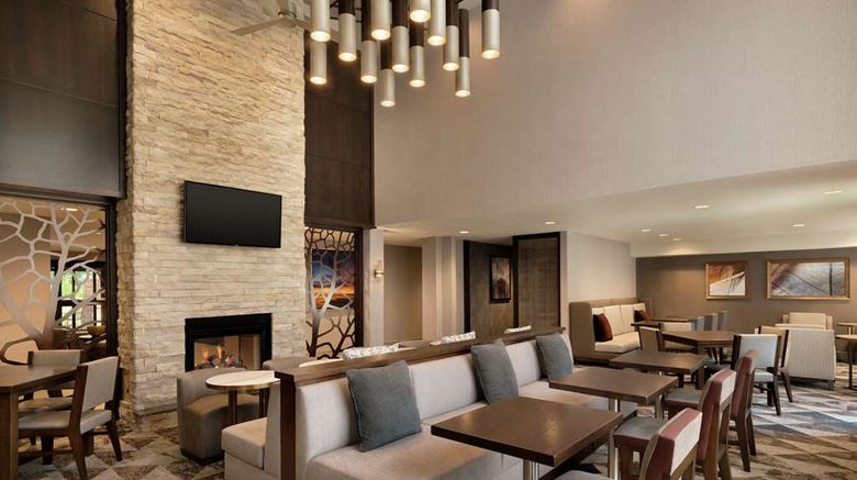<b>Homewood Suites by Hilton Portland Airport Lobby</b>. Images powered by <a href="https://iceportal.shijigroup.com/" title="IcePortal" target="_blank">IcePortal</a>.