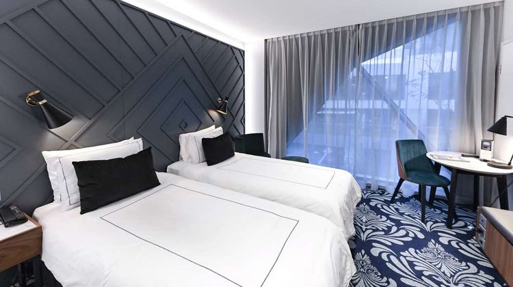 West Hotel Sydney, Curio Collection Room